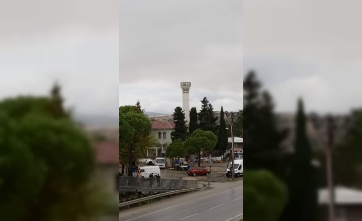 Çanakkale’de yıldırım düştü, cami minaresi yıkıldı