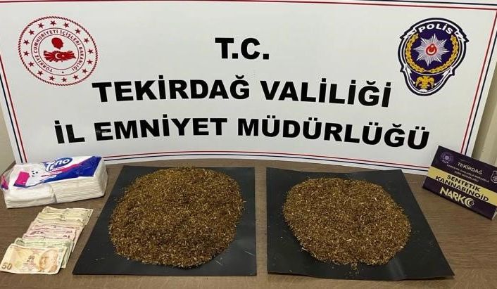 Çatıya gizlenmiş poşet poşet uyuşturucu ele geçirildi