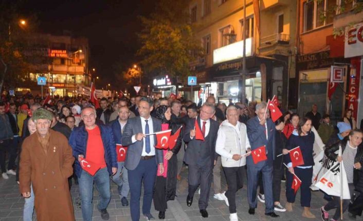 Çaycuma’da Cumhuriyet coşkusu fener alayı ile sürdü