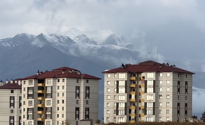 Cilo Dağı yeniden beyaza büründü