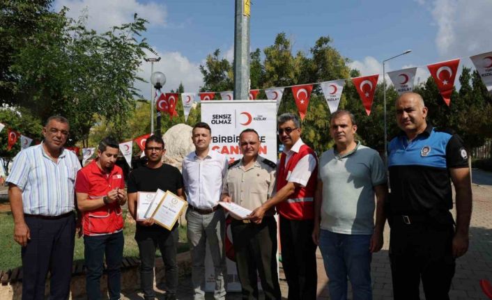 Çok kan veren polis ve askere madalya