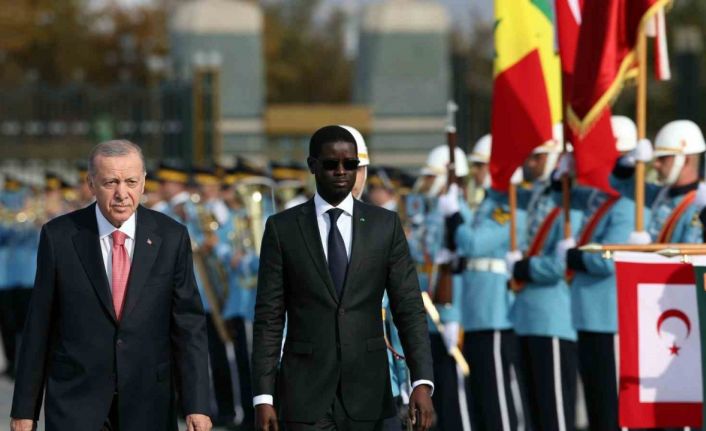 Cumhurbaşkanı Erdoğan, Senegal Cumhurbaşkanı Faye’yi resmi törenle karşıladı