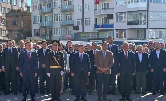 Cumhuriyet Bayramı çelenk sunma töreni