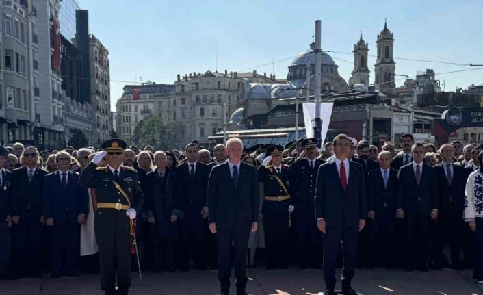 Cumhuriyet Bayramı öncesi Taksim’de tören düzenlendi