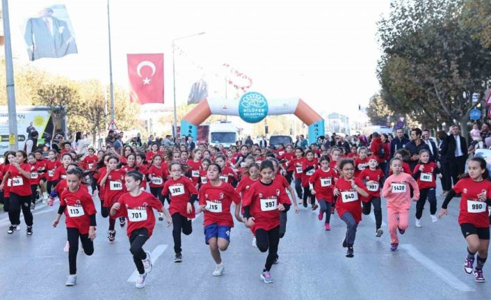 Cumhuriyet coşkusu, koşu ile başladı