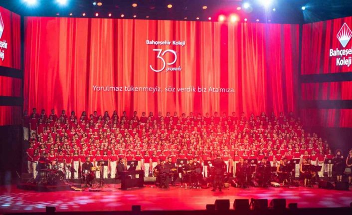 Cumhuriyet gençlerinden Cumhuriyet’in 101’inci yılına yakışır konser