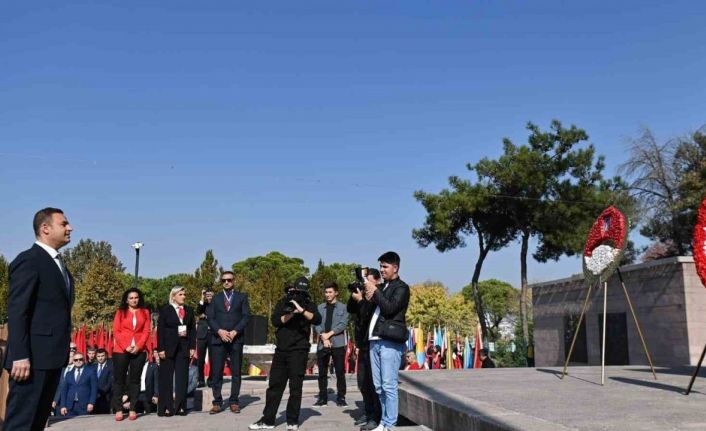 Cumhuriyet’in 101. yılında Atatürk Anıtı’na çelenk sunuldu