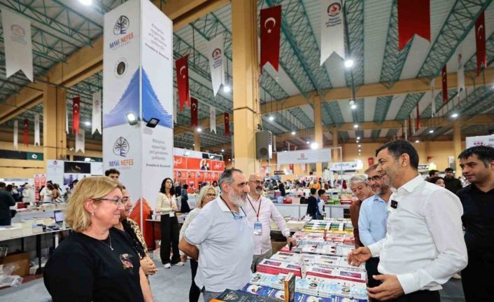 Denizli Kitap Fuarında yazar yağmuru sürüyor