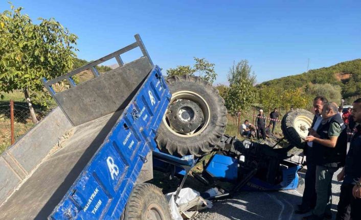 Devrilen traktörün altında kalan sürücü hayatını kaybetti