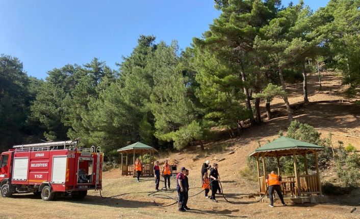 Dinar’daki ormanlık alanlarda çöpler temizlendi