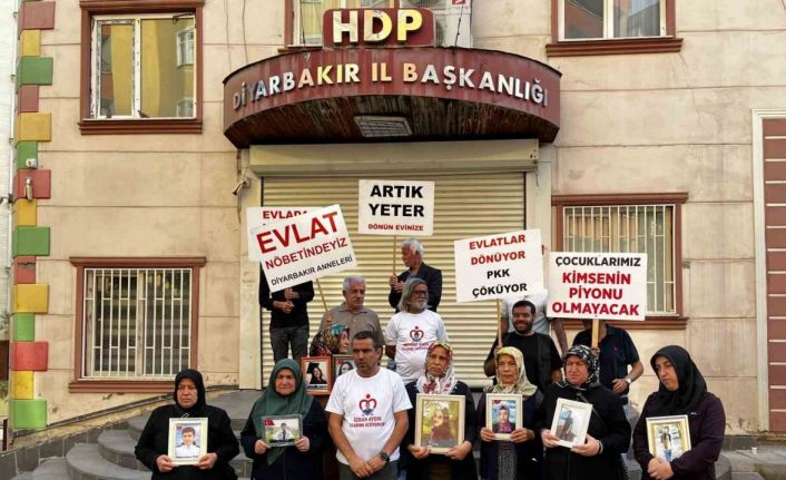 Diyarbakır anneleri "aileler dağıtıldı" haberlerine tepki gösterdi