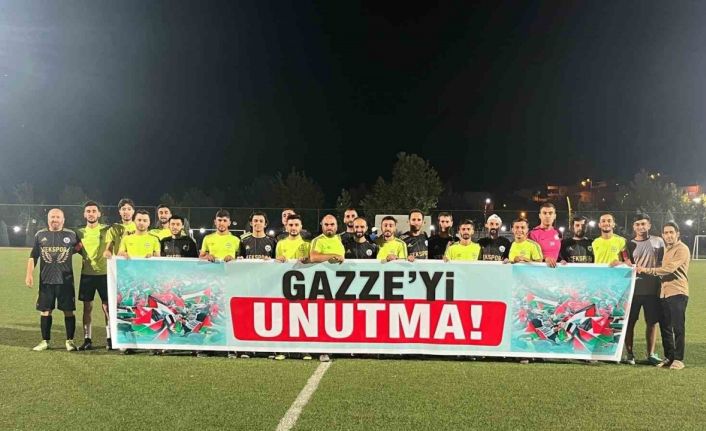 Diyarbakır’da futbol turnuvasında ‘Gazze’yi unutma’ pankartı açıldı