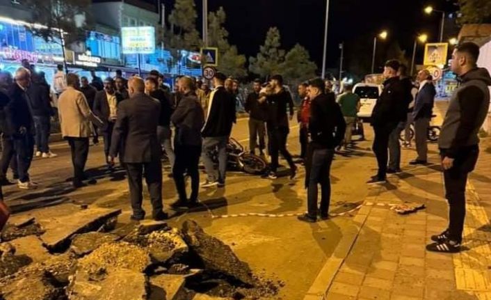 Diyarbakır’da motosiklet çukura düştü: 2 yaralı