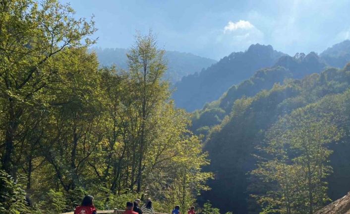 Doğa yürüyüşü ile Aktaş Şelalesi’ni keşfettiler