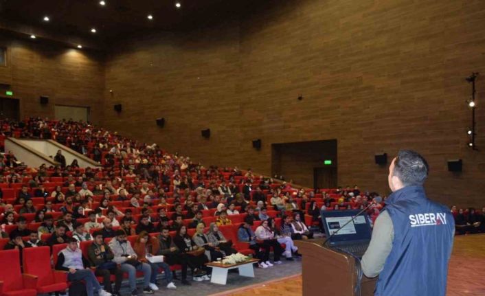 Dolandırıcıların hedefi öğrenciler: Burs tuzağına dikkat!