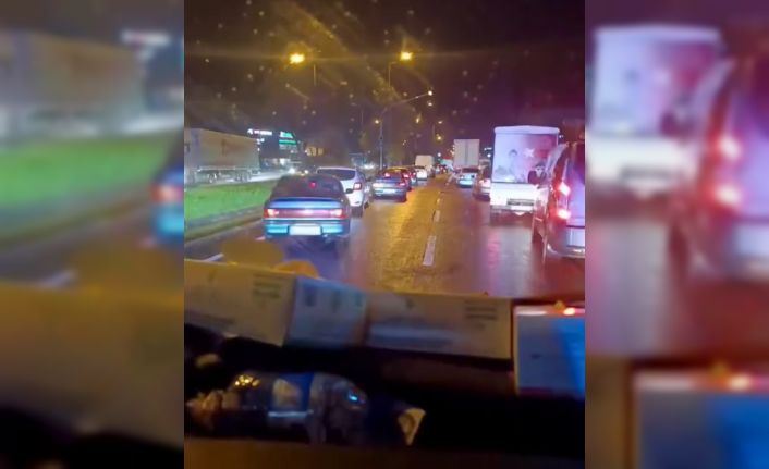 Düzce’de ambulansa fermuar sistemi ile yol verildi, o anlar kamerada