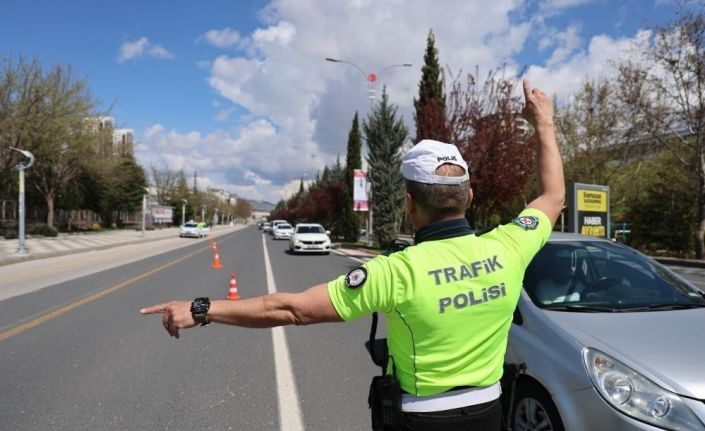 Düzce’de denetimlerde 165 araç trafikten men edildi