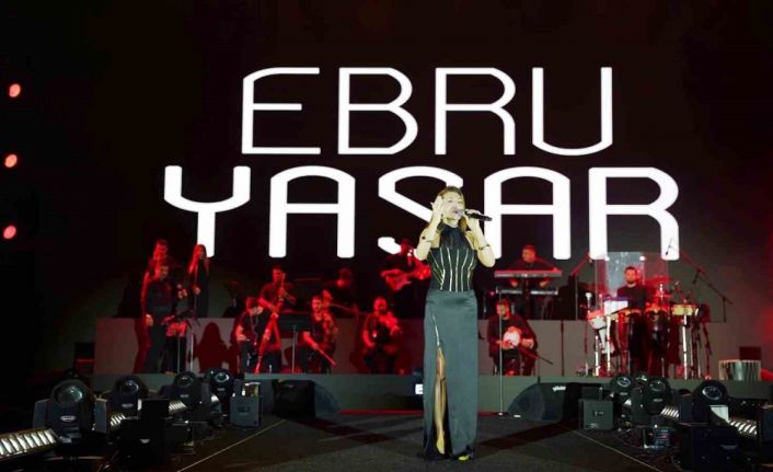 Ebru Yaşar Diyarbakır’ı salladı