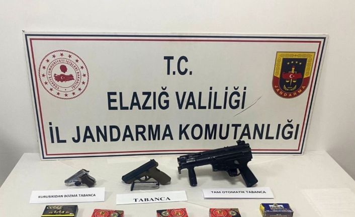 Elazığ’da bir işletmede yapılan aramda ruhsatsız tabanca ele geçirildi