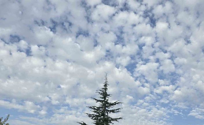 Elazığ’da sirrokümülüs bulutları görsel şölen sundu