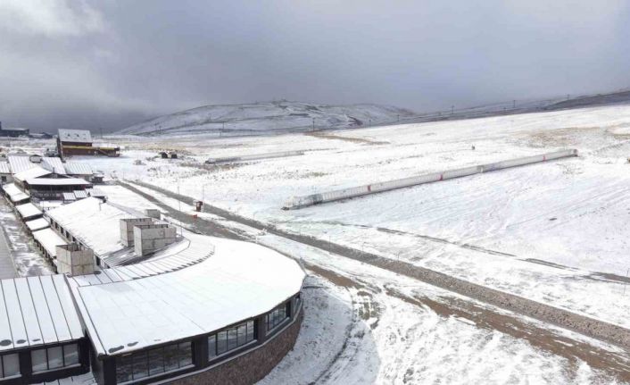 Erciyes beyaza büründü