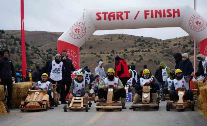 Erzincan’da Formulaz tahta araba yarışları düzenlendi