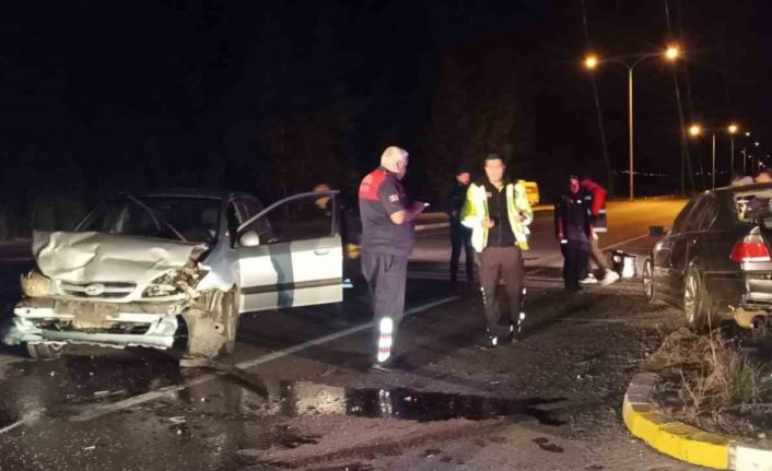 Erzincan’da trafik kazası: 2 yaralı