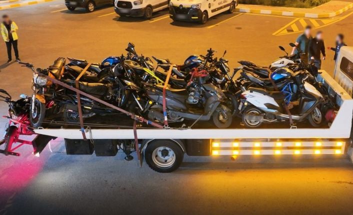 Eyüpsultan’da trafiği tehlikeye sokan 14 motosikletli yakalandı