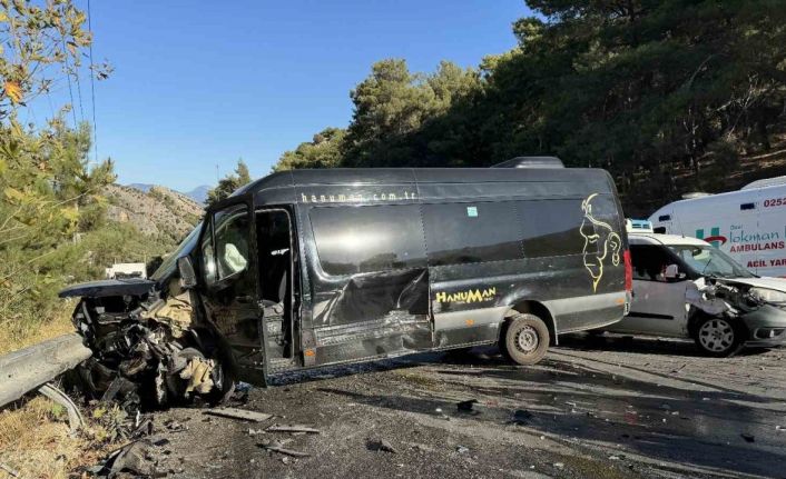 Fethiye’de 4 aracın karıştığı kazada 5 kişi yaralandı