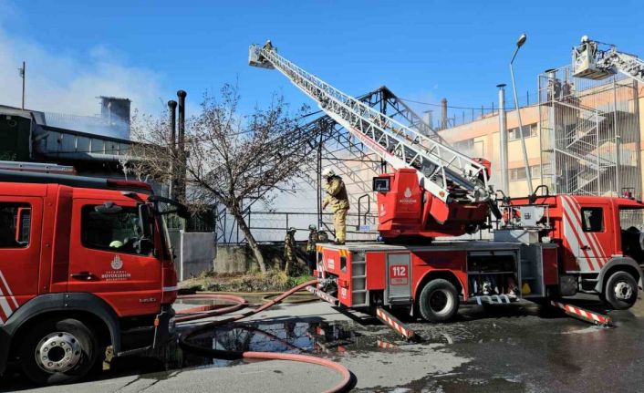 Gaziosmanpaşa’da korkutan yangın: Dumanlar kilometrelerce uzaktan görüldü