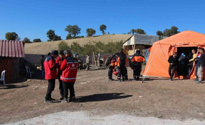 Gediz’de bir haftadır kayıp olan Asiye Günay’dan haber alınamıyor