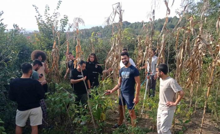 Gençler toprakla uğraşıp stres atıyor