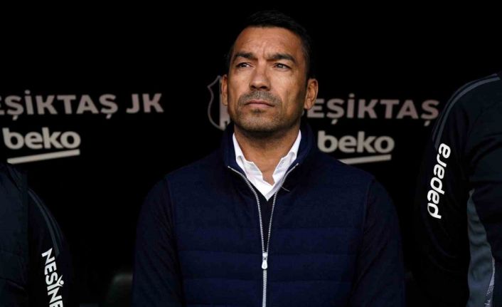 Giovanni van Bronckhorst’tan 2 değişiklik