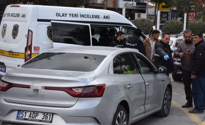 Gündüz vakti otomobili kurşunladılar