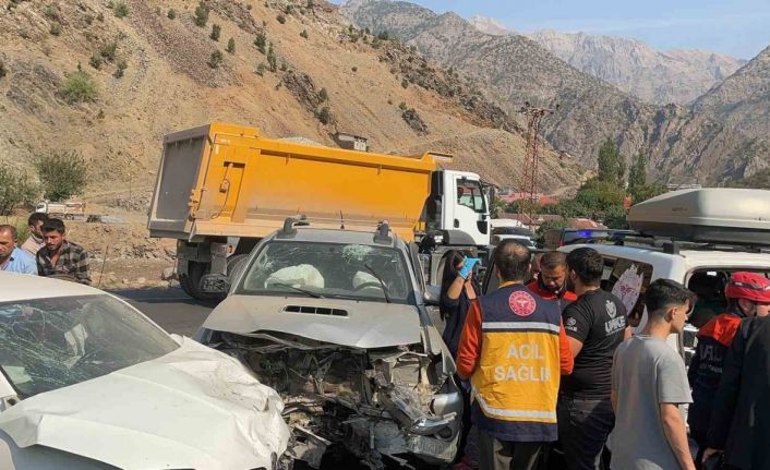 Hakkari-Çukurca kara yolunda kaza: 7 yaralı