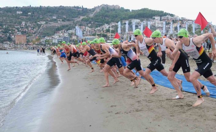 Halk Triatlonu 33. Alanya Uluslararası Triatlon Yarışması’yla geri dönüyor