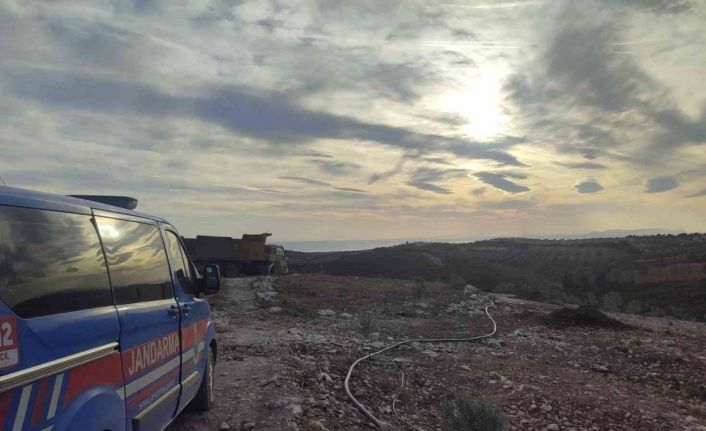 Hazine arazisinde izinsiz yer açan şahıslar jandarmaya takıldı