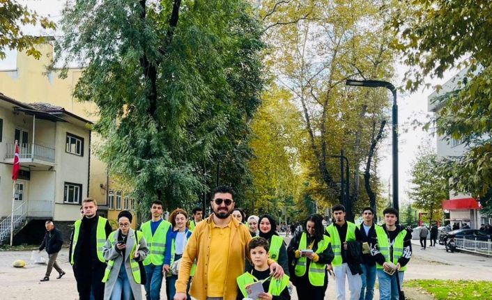 Hendek Meydanı’nda kitap okuma etkinliği