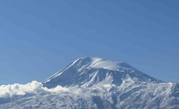 Iğdır’ın yüksek kesimlerine mevsimin ilk karı düştü