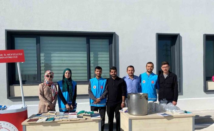 İlahiyat Fakültesi’nde tanıtım standı açıldı