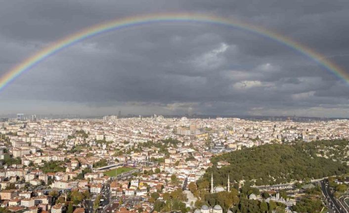 İstanbul semalarında oluşan gökkuşağı kendine hayran bıraktı