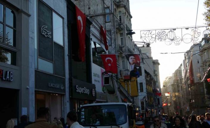 İstiklal Caddesi Cumhuriyet Bayramı’na hazırlanıyor