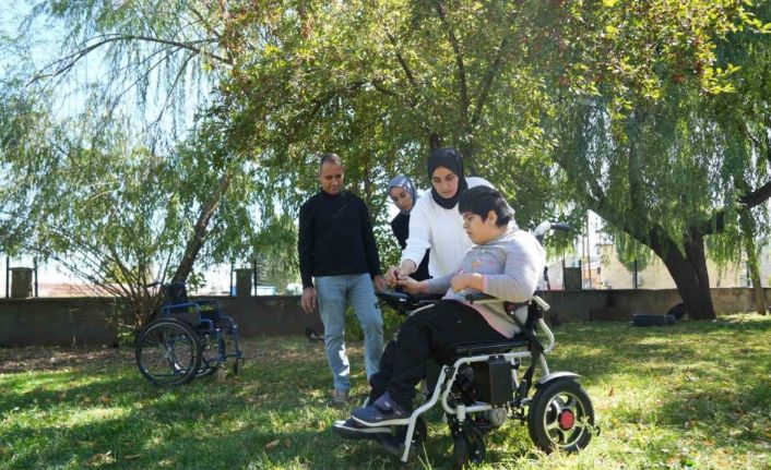 İyilik Ailesi’nden Muşlu Betül’e akülü sandalye desteği