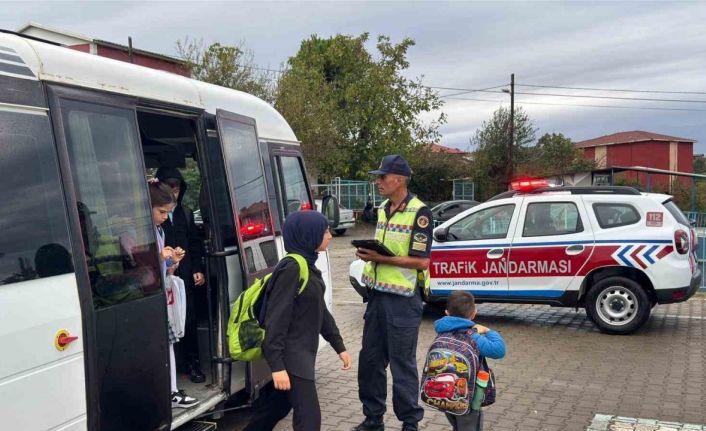 Jandarma ve polis ekiplerinin denetimleri sürüyor