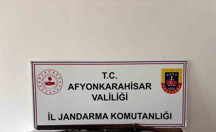 Kaçak silah satışı yapmaya hazırlanırken jandarmaya yakalandı