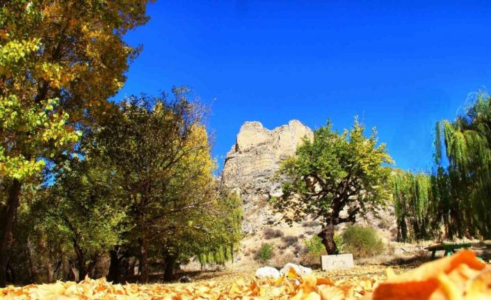 Kahramanmaraş’ta Hurman Kalesi sarıya büründü