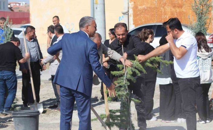 Karapınar’da fidanlar toprakla buluştu