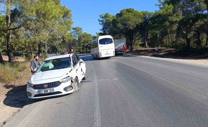 Karşı şeride geçen otomobil kamyona çarptı: 2 yaralı