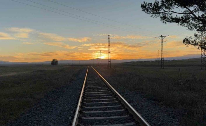 Kars’ta gün batımı kartpostallık görüntüler ortaya çıkardı