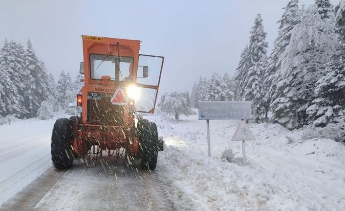 Kastamonu’daki kar yağışı sürücülere zor anlar yaşattı